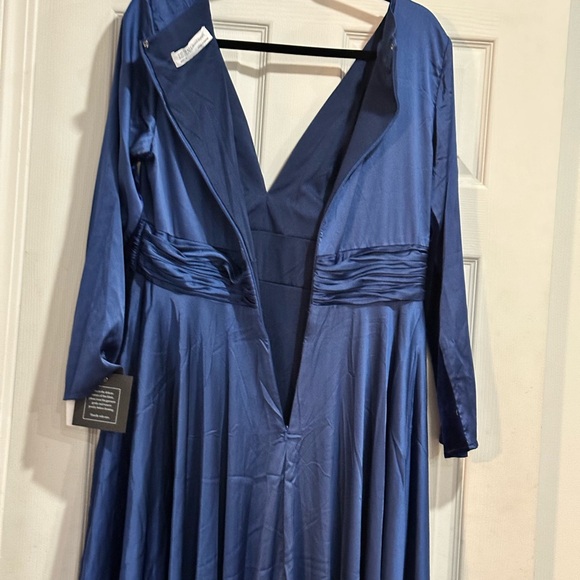 LONG SLEEVE RUCHED WAIST A-LINE GOWN - Picture 9 of 16